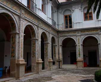Claustro-del-antiguo-convento-de-San-Agustín