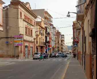 Avenida-de-Colón-mudanzas-en-La-Pobla-de-Vallbona